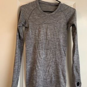 Lululemon size 4 long sleeve workout top